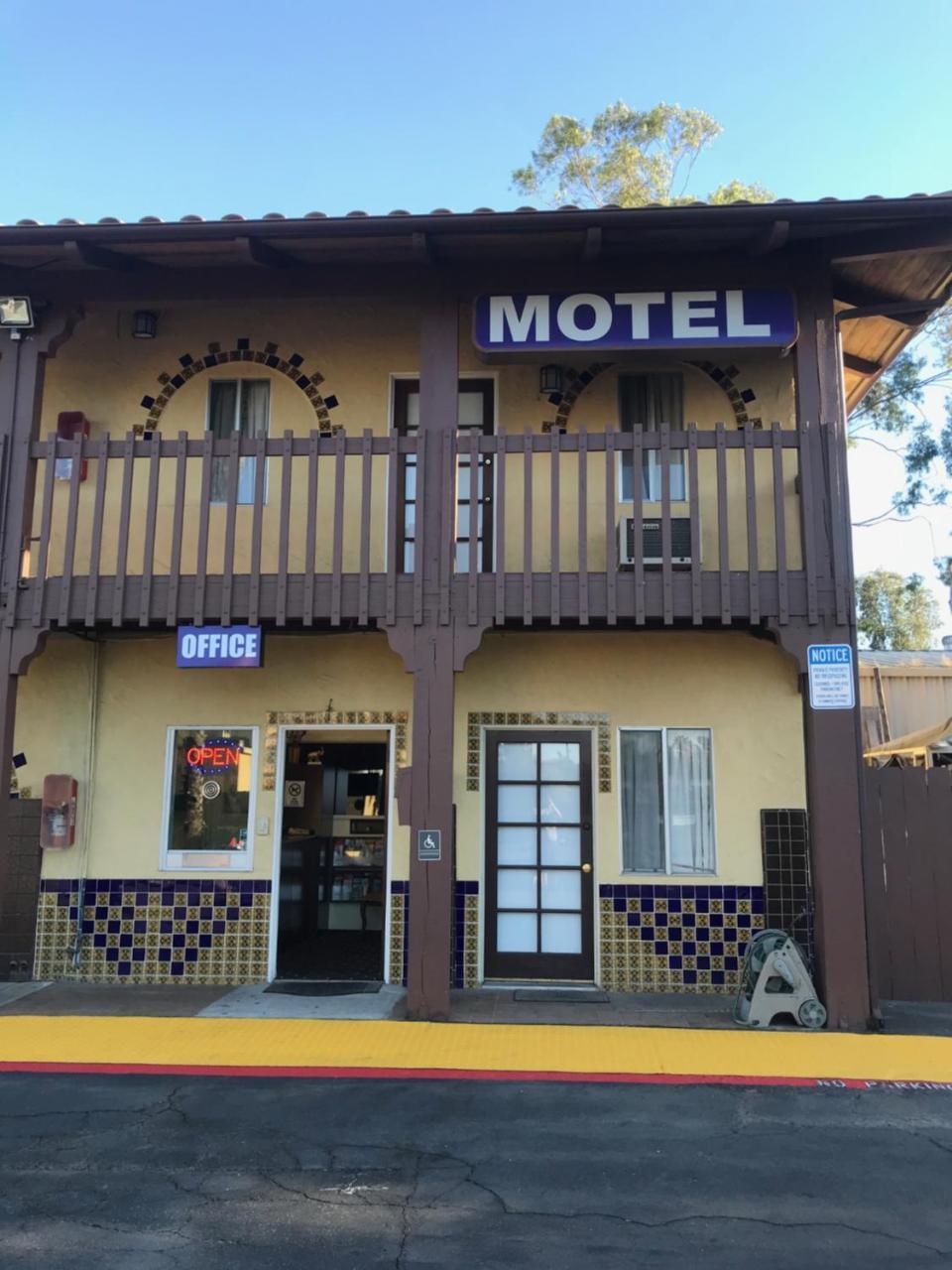 Hacienda Motel Escondido Dış mekan fotoğraf